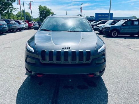 Used 2018 Jeep Cherokee Trailhawk w/ Cold Weather Group AWD/4WD image 10