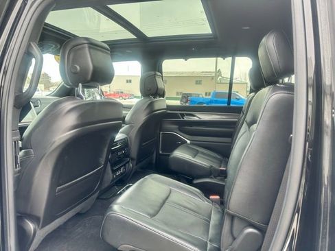 Used 2022 Jeep Wagoneer Series III image 24