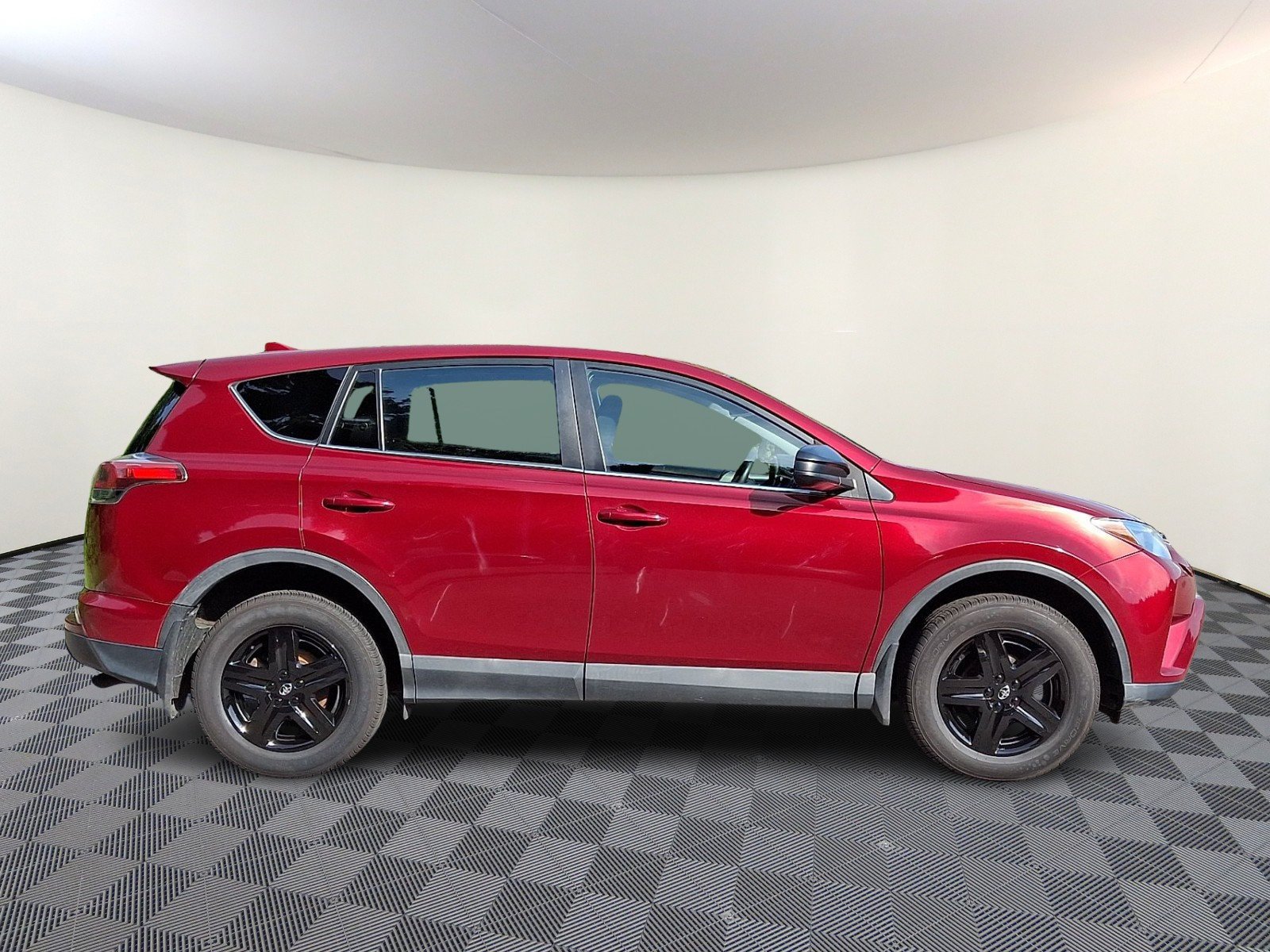 Used 2018 Toyota RAV4 LE w/ All Weather Liner Package AWD/4WD image 7