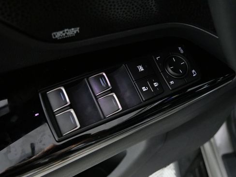 Used 2023 Lexus LX 600 4WD w/ Luxury Package image 16