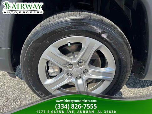 Used 2023 Jeep Compass Latitude w/ Sun and Sound Group image 31