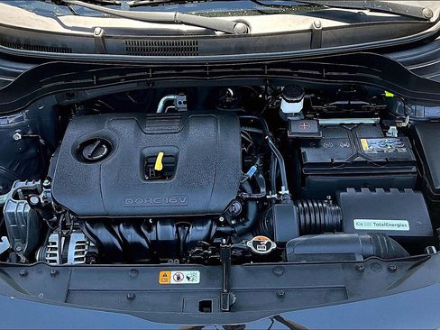 Used 2025 Kia Soul LX FWD image 9