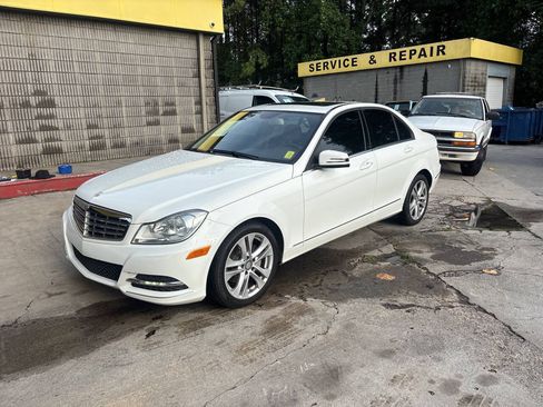 Used 2014 Mercedes-Benz C 250 Sedan image 2