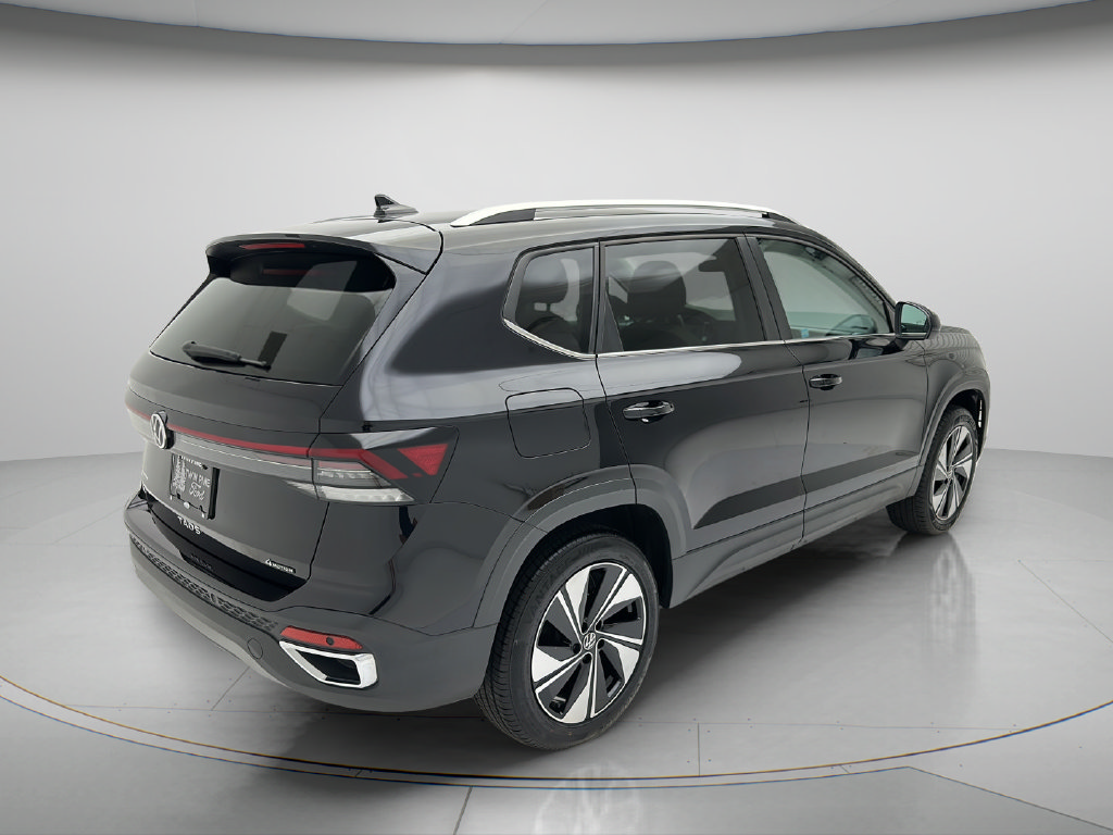 Used 2025 Volkswagen Taos SE AWD/4WD image 5
