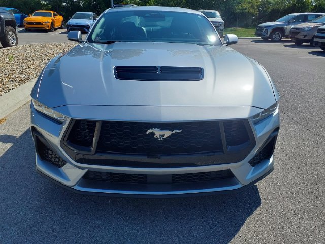 Used 2025 Ford Mustang GT Premium RWD image 2