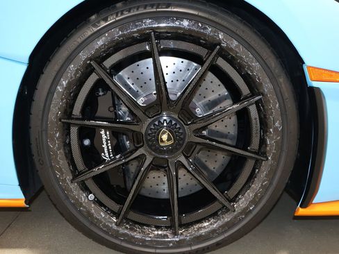 Used 2021 Lamborghini Huracan STO image 16