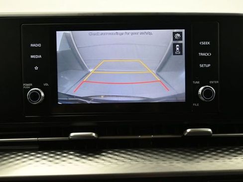 Used 2022 Kia Carnival LX FWD image 18