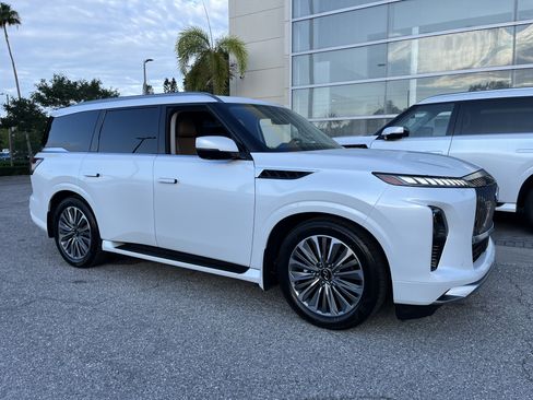 Certified 2026 INFINITI QX80 Luxe w/ Cargo Package AWD/4WD image 12