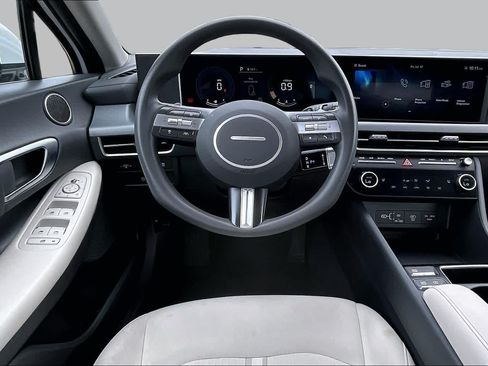Used 2025 Hyundai Sonata SEL FWD image 5