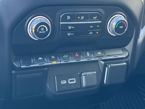 Used 2022 Chevrolet Silverado 1500 Custom image 26