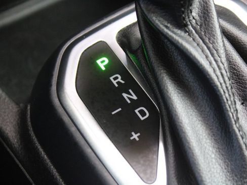Used 2021 Jeep Renegade Latitude FWD image 34