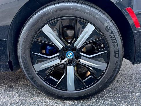 Used 2024 BMW iX xDrive50 w/ Premium Package AWD/4WD image 25