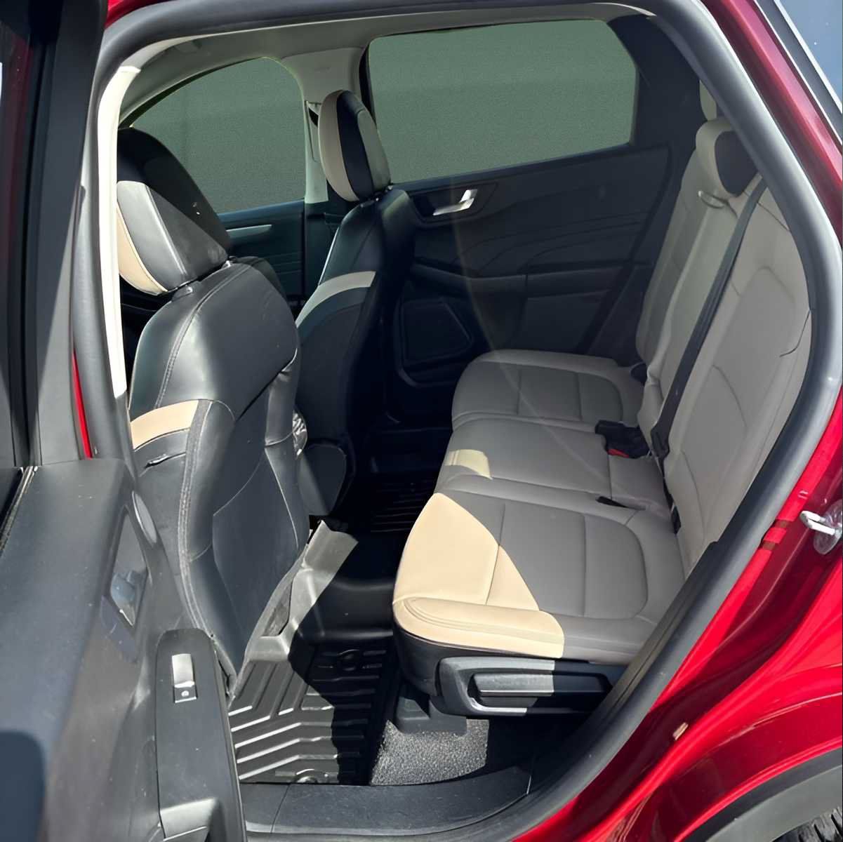 Used 2021 Ford Escape Titanium AWD/4WD image 4