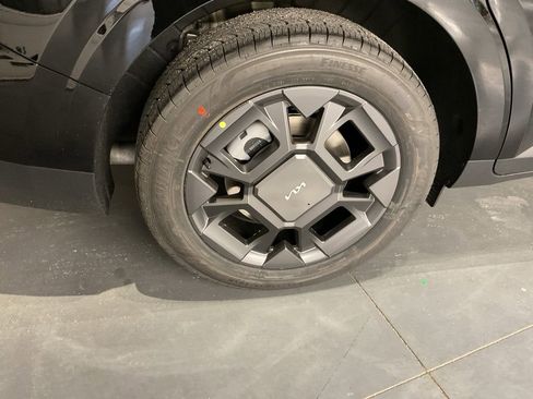 New 2026 Kia Carnival EX image 23