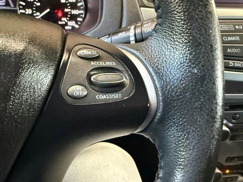 Used 2017 Nissan Pathfinder SL FWD image 31