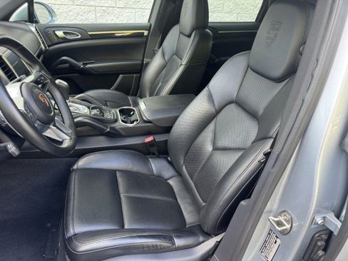 Used 2018 Porsche Cayenne Platinum Edition w/ Premium Package Plus AWD/4WD image 7