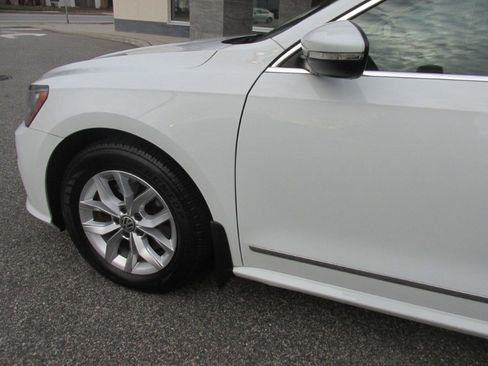 Used 2017 Volkswagen Passat 1.8T S image 18