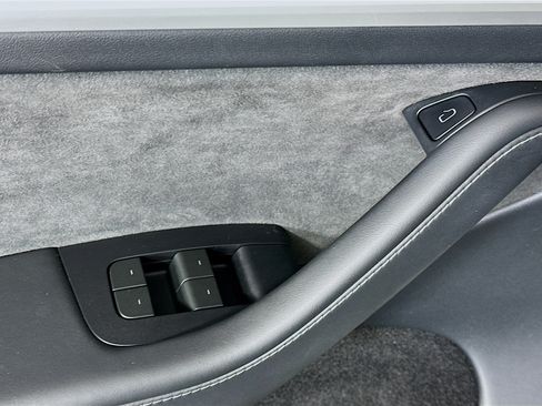 Used 2023 Tesla Model Y Long Range AWD/4WD image 15