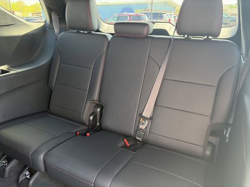 Used 2025 Chevrolet Traverse Z71 AWD/4WD image 14