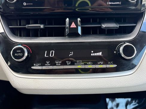 Used 2022 Toyota Corolla LE FWD image 15