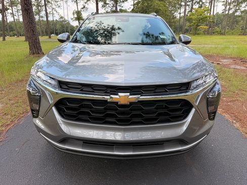 New 2026 Chevrolet Trax LT w/ Driver Confidence Package FWD image 8