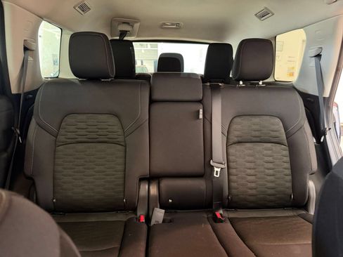 Used 2025 Nissan Pathfinder SV FWD image 40