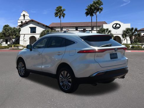 Used 2021 Toyota Venza Limited image 4