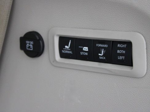 Used 2018 Chrysler Pacifica Limited w/ Advanced Safetytec Group FWD image 11