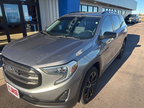 Used 2020 GMC Terrain SLE w/ Driver Convenience Package image 3