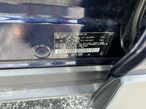 Used 2022 Toyota RAV4 XLE Premium AWD/4WD image 17