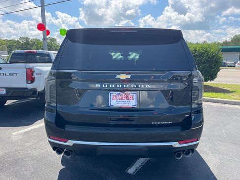 New 2025 Chevrolet Suburban Premier image 13