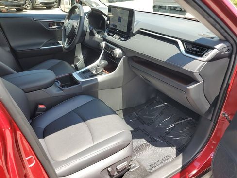 Used 2023 Toyota RAV4 Limited image 4