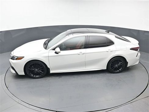 Used 2022 Toyota Camry XSE image 40