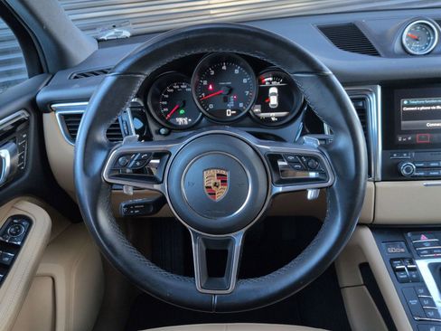 Certified 2018 Porsche Macan image 16