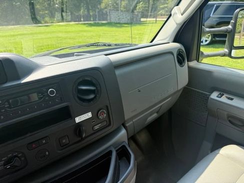 Used 2022 Ford E-350 and Econoline 350 Super Duty RWD image 16