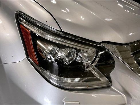 Used 2018 Lexus GX 460 Premium AWD/4WD image 32