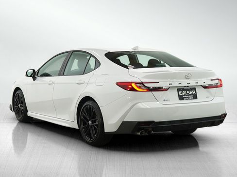 Used 2025 Toyota Camry SE image 5