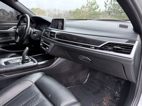 Used 2018 BMW 750i xDrive image 23