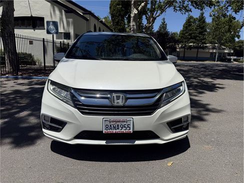 Used 2018 Honda Odyssey Elite image 8