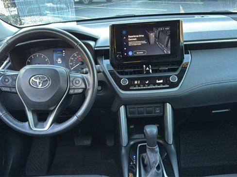 Used 2024 Toyota Corolla Cross LE image 10