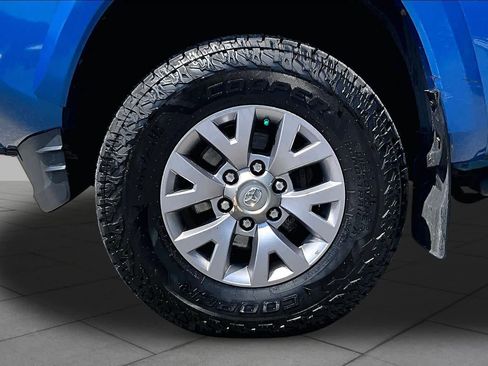 Used 2016 Toyota Tacoma SR5 w/ SR5 Appearance Package (SN) AWD/4WD image 11