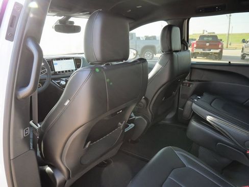 New 2026 Chrysler Pacifica Select image 24