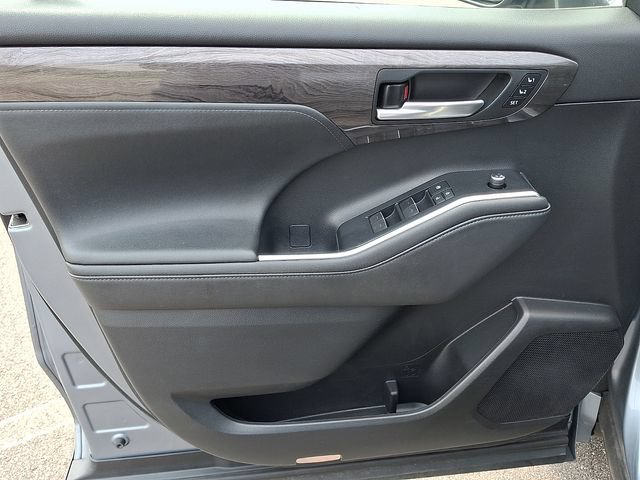 Used 2021 Toyota Highlander Platinum AWD/4WD image 10