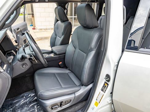 Used 2024 Lexus GX 550 w/ Accessory Package (Z1) AWD/4WD image 30