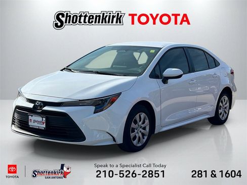 Used 2025 Toyota Corolla LE image 1