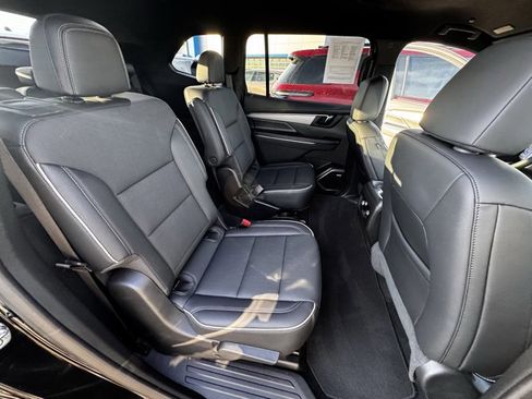 Used 2025 Buick Enclave Preferred image 11