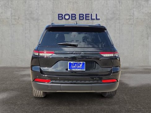 Used 2023 Jeep Grand Cherokee Altitude image 4