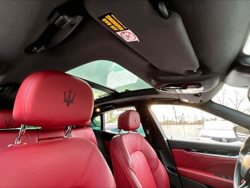 Used 2021 Maserati Levante image 14