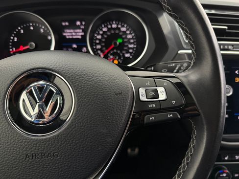 Used 2020 Volkswagen Tiguan SE R-Line FWD image 30