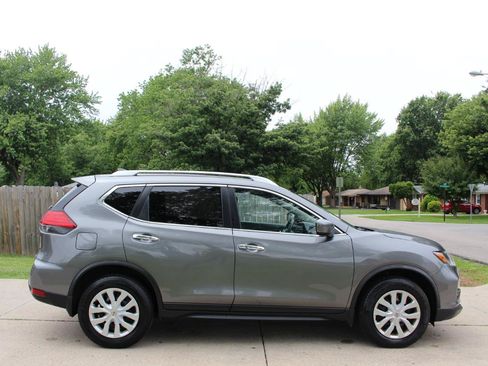 Used 2017 Nissan Rogue S w/ S Appearance Package AWD/4WD image 10